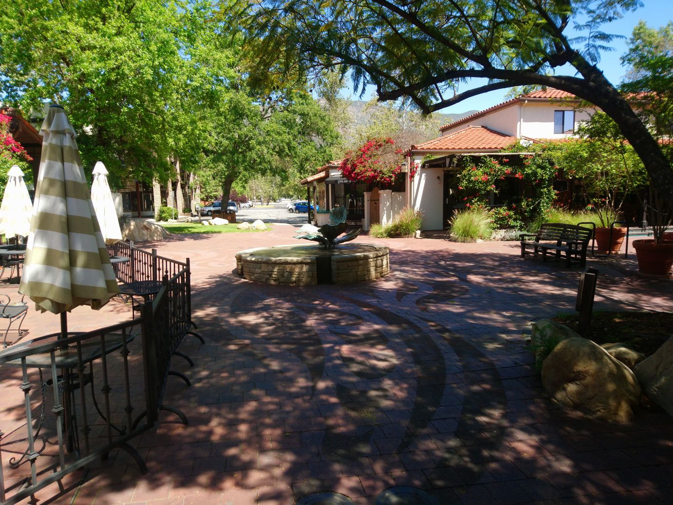 The fountain in the middle of the Ojai Arcade block.